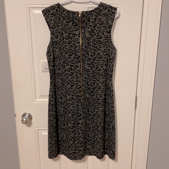 Size 12 Liz Claiborne Leopard Print Shift Dress - Picture 2 of 4